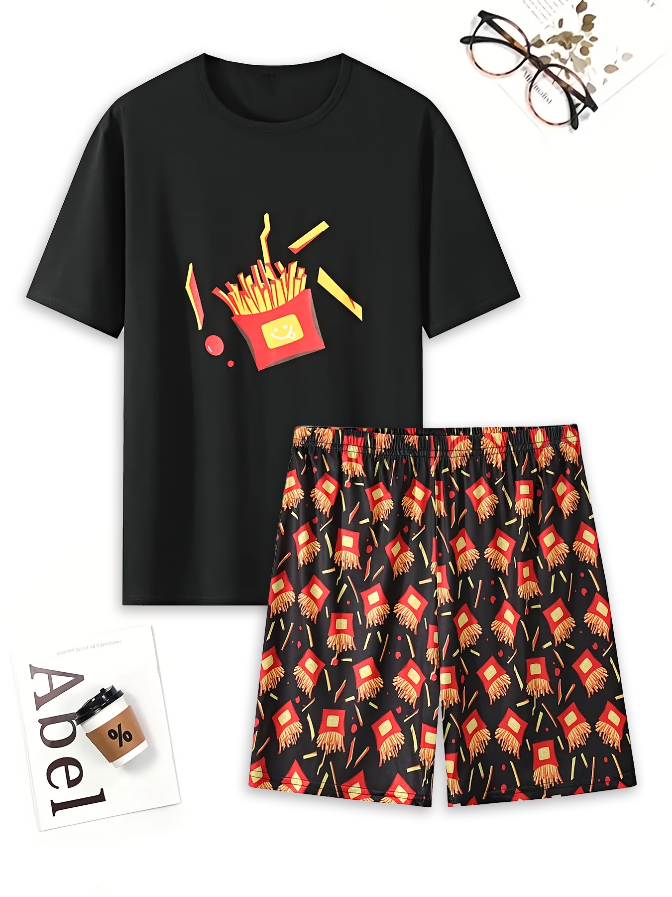 Summer Clothing In French - Un conjunto de pijamas informales con